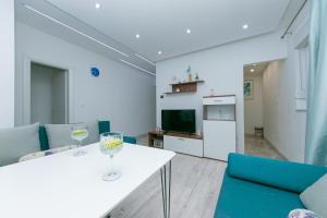 Apartments by the sea Podaca, Makarska - 13069