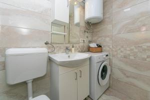 Apartments by the sea Podaca, Makarska - 13069