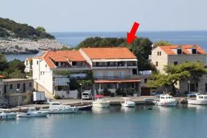 Apartments by the sea Zaklopatica, Lastovo - 8341 - Kručica