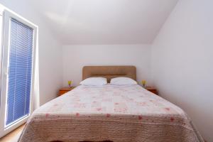 Family-friendly apartments with swimming pool Nin, Zadar - 18821