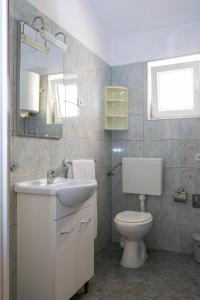 Family-friendly apartments with swimming pool Nin, Zadar - 18821