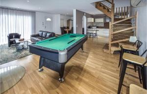 Maisons de vacances Nice Home In Pont-saint-esprit With Outdoor Swimming Pool, Indoor Swimming Pool And 3 Bedrooms : photos des chambres