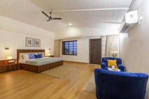 StayVistas V Square - Enjoy a pool and indoor games for a leisurely stay