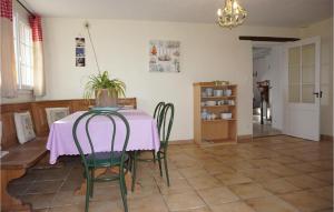 Maisons de vacances Awesome home in Badens with 2 Bedrooms and WiFi : photos des chambres