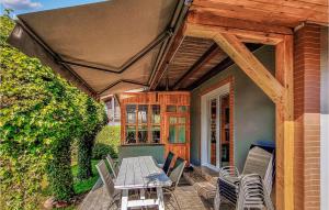 5 Bedroom Pet Friendly Home In Rowy