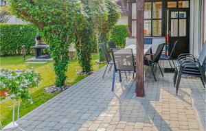 5 Bedroom Pet Friendly Home In Rowy