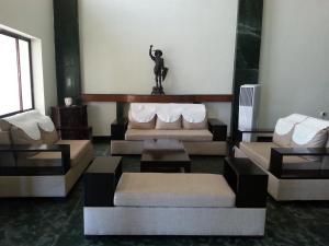 Paramount Inn