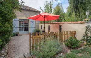 Maisons de vacances Beautiful home in Nanclars with Outdoor swimming pool, WiFi and 2 Bedrooms : photos des chambres