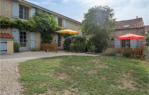 Maisons de vacances Beautiful home in Nanclars with Outdoor swimming pool, WiFi and 2 Bedrooms : photos des chambres