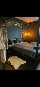 T2 rénové, jaccuzi, sauna, sièges massants, jardin, parking, métro