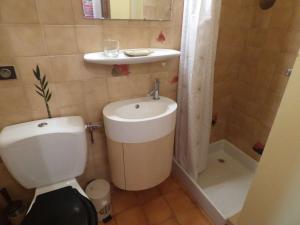 Joli studio, 4 pers, calme, proche commerces et remontées mécaniques, balcon, rénové - FR-1-458-171