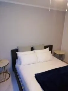 Lux on Patricia 1B - Egolomi