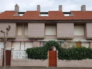 Adosado con Piscina y Jardín en Laredo a 100 mtrs de la playa - Colindres