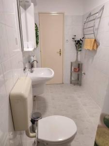 Barokk Antik Guest House