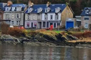 Superb Loch Side Apartment with Sea & Sunset Views - Clynder