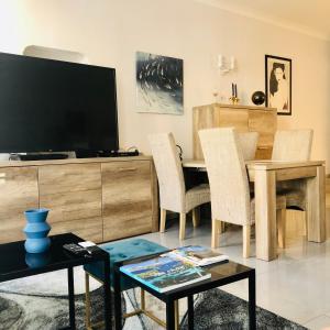 CHARMING APARTMENT NEAR THE BEACH