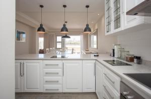 Beachfront Apartment @ Summerseas