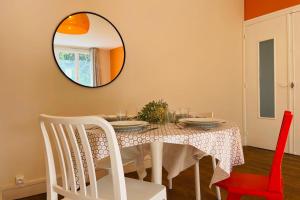 Appartements Beautiful 1950s style apartment close to the city center : photos des chambres