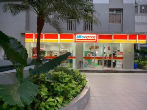 Bright Cozy Studio City View Android TV at Apt Greenbay Pluit Tower A