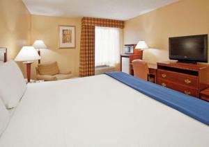 Holiday Inn Express Hotel & Suites FentonI-44 by IHG