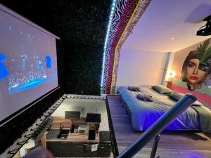 Appartements Capsule Safari - Jacuzzi - Nintendo Switch - Netflix & Home cinema - Pouf geant - Filet suspendu : photos des chambres