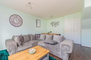 Central Townhouse Tipton - Sleeps 8 - Ideal for Contractors & Families