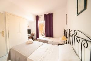 Twin Room with Terrace room in Hostal Bonanza Sitges