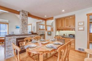 Barefoot Bungalow - Meredith Lodging