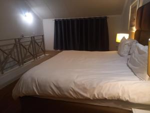 Mount Royal 29 - Large 1 bed with balcony