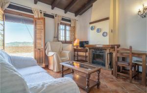 1 Bedroom Nice Apartment In Mondron