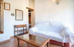 1 Bedroom Nice Apartment In Mondron