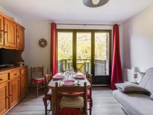 Appartement T3 Duplex 6 Pers. avec Cheminée et Balcon à Esquièze-Sère - FR-1-402-70