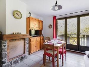 Appartement T3 Duplex 6 Pers. avec Cheminée et Balcon à Esquièze-Sère - FR-1-402-70