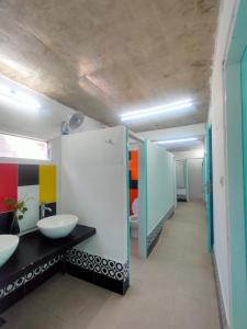 Giường Đơn trong Phòng ngủ tập thể (Single Bed in Dormitory Room)