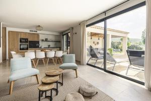 Maisons de vacances Onze Villa in Provence, Mont Ventoux, New Luxury Villa, Private Pool, Stunning views, Outdoor Kitchen, Big Green Egg : photos des chambres