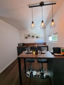 Chalets Fully renovated Chalet privatif suite romantique love balneo : photos des chambres