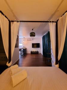 Chalets Fully renovated Chalet privatif suite romantique love balneo : photos des chambres