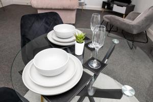 The Croston promenade balcony apartment- Morecambe central promenade, beach front and sea views