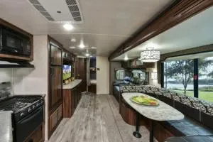 Heartland North Trail 31' RV - Manchaca