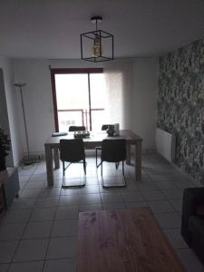 Appartements -- Le Refuge, a 50 metres de la Gare -- : photos des chambres