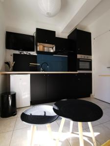 Appartements Meze, charmant petit studio proche port : photos des chambres