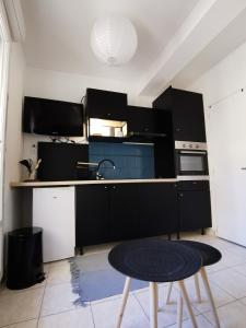 Appartements Meze, charmant petit studio proche port : photos des chambres