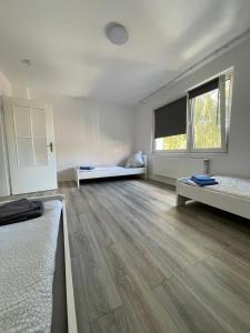 estrella24 LIVING ROOMS London