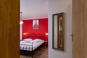 Apartment Red Romantic 2-1