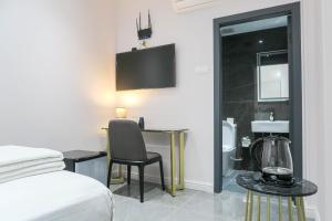 Phòng Hai Giường Đơn Loại Sang (Deluxe Twin Room)