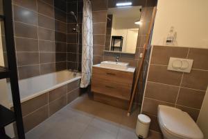 Maisons de vacances VAUJANYLOCATIONS - Domaine du Patre : photos des chambres