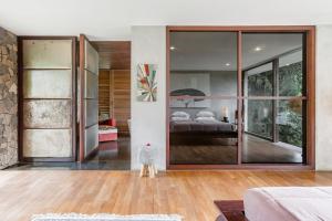 Wahyu wonderful 4Bd villa with huge garden and 2 pools