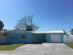 Lodging Near The Sun - Rocky Creek