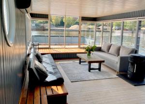 Houseboat - best place in Prague