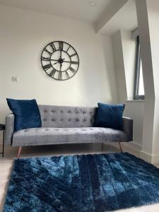 Premier Suite- Bedford city centre with free gym & parking